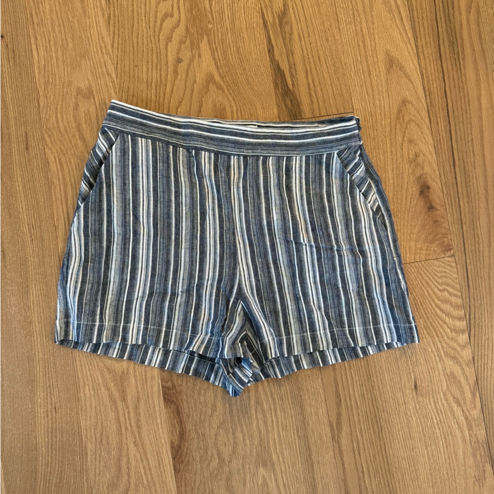 Socialite linen blend shorts size small NWT